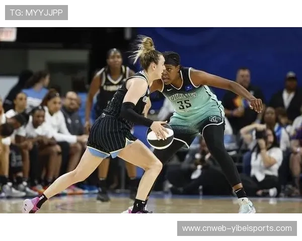 菲尼克斯水星球员艾莉莎·托马斯季后赛斩获三双数据