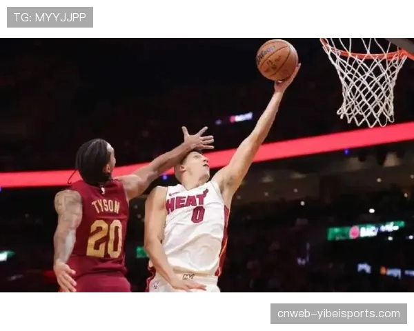 战术板:为何热火在三月重新启用区域联防并取得奇效 战术板:为何热火在三月重新启用区域联防并取得奇效